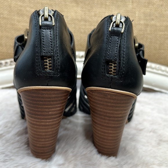 Hinge | Black Leather Woven Sandals with Stacked Heels - Picture 9 of 13